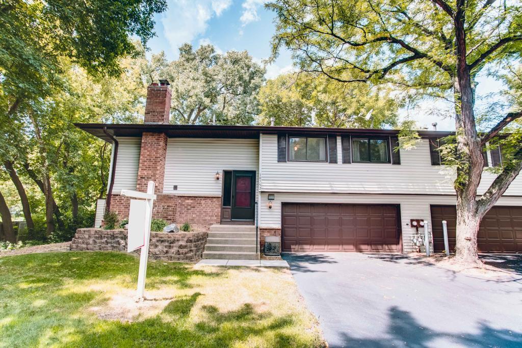10752 Cavell Road Bloomington, MN 55438 - Photo 2 of 32