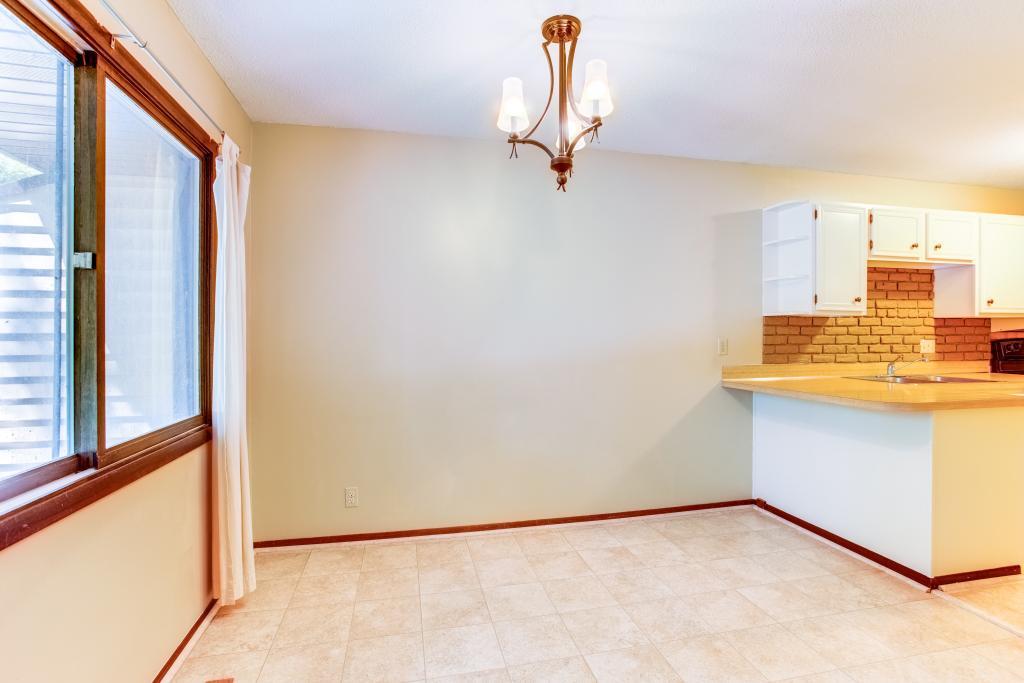 10752 Cavell Road Bloomington, MN 55438 - Photo 11 of 32