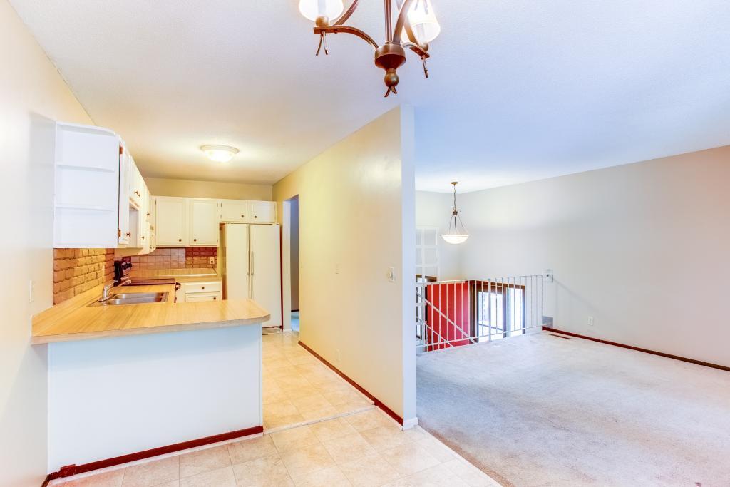 10752 Cavell Road Bloomington, MN 55438 - Photo 13 of 32