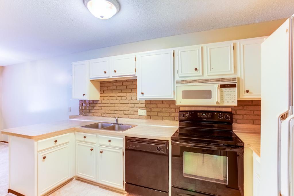 10752 Cavell Road Bloomington, MN 55438 - Photo 17 of 32