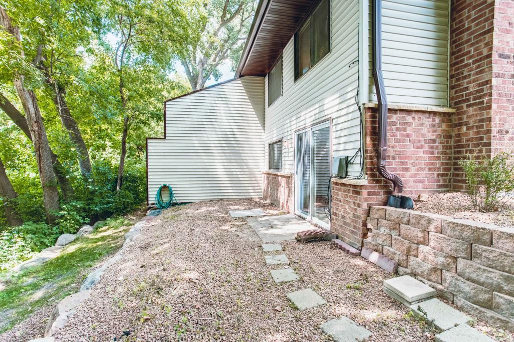 10752 Cavell Road Bloomington, MN 55438 - Photo 29 of 32