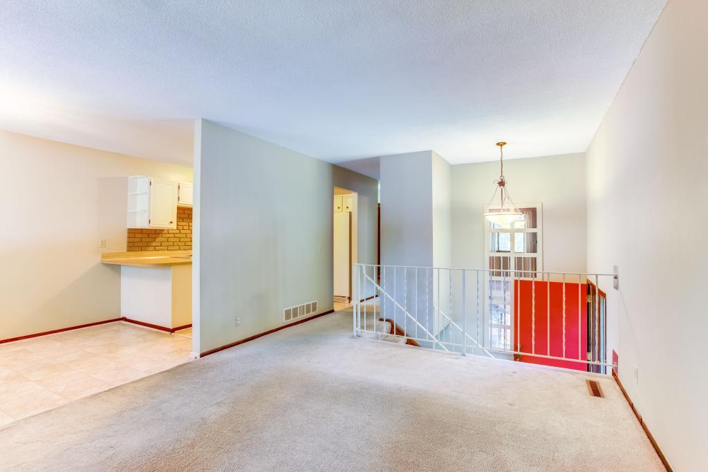 10752 Cavell Road Bloomington, MN 55438 - Photo 6 of 32