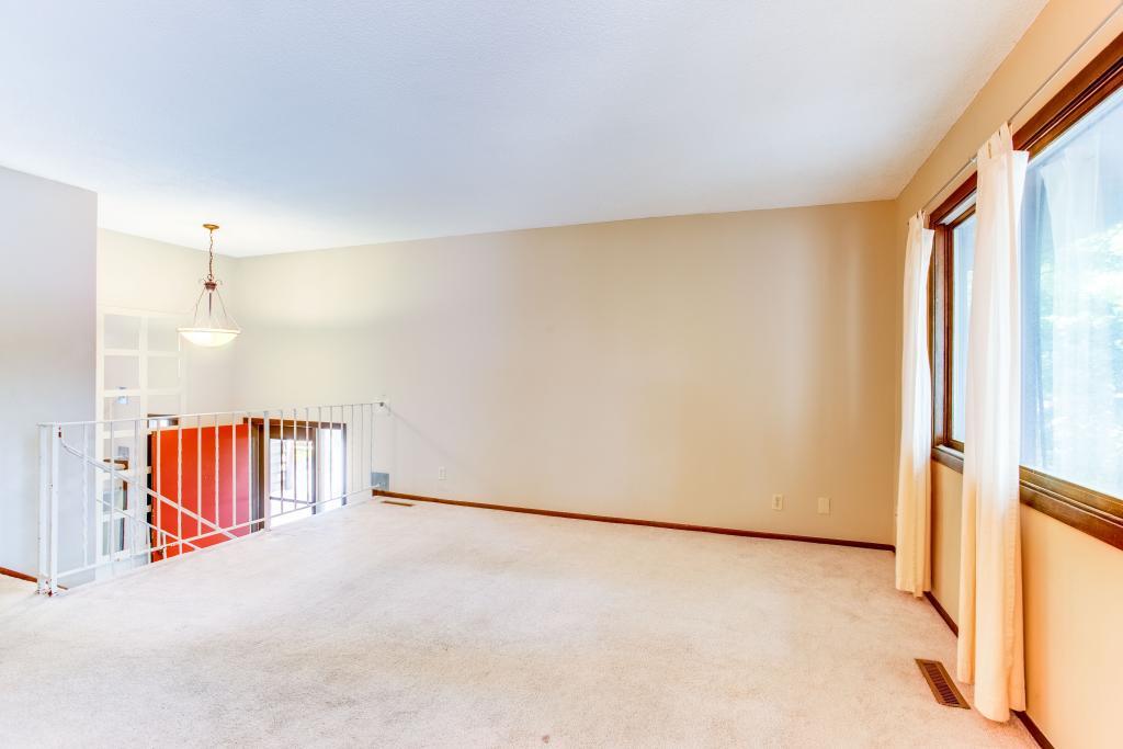 10752 Cavell Road Bloomington, MN 55438 - Photo 10 of 32