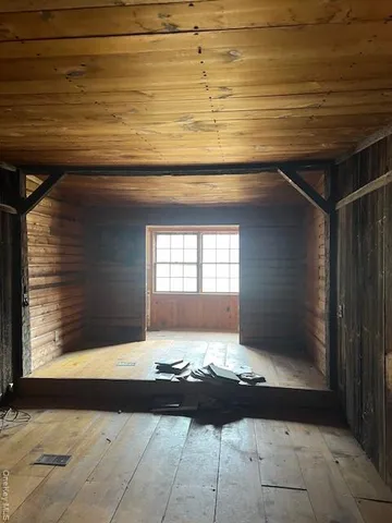 a view of entryway with a front door