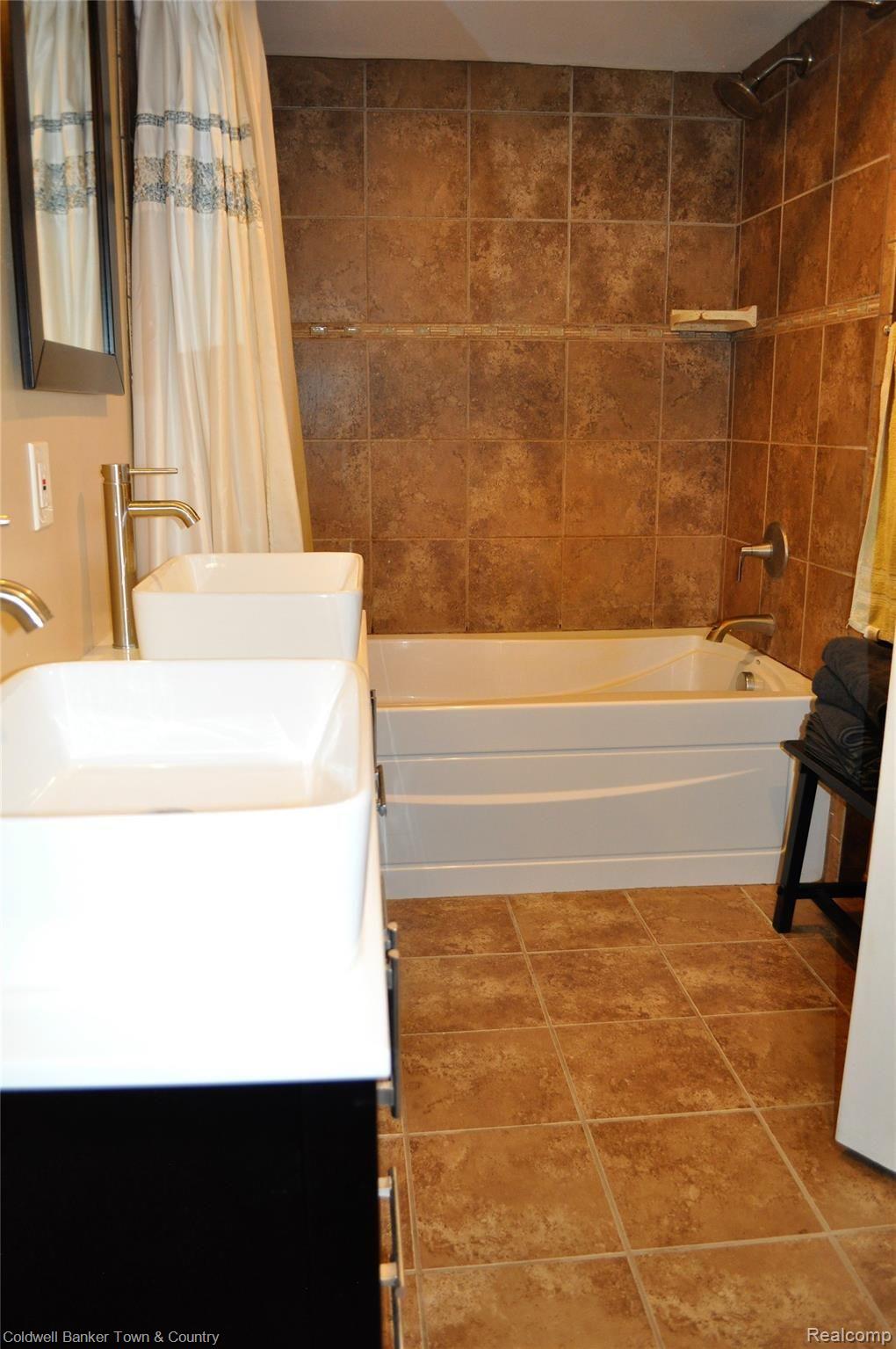 1760 Clark Lake Road Brighton, MI 48114 - Photo 16 of 32 DSC_0088.jpg