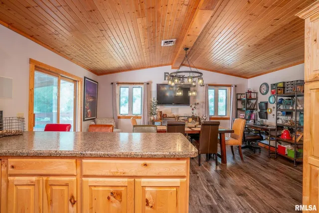 $240,000 | 1012 Viaduct Road, Savanna, IL 61074