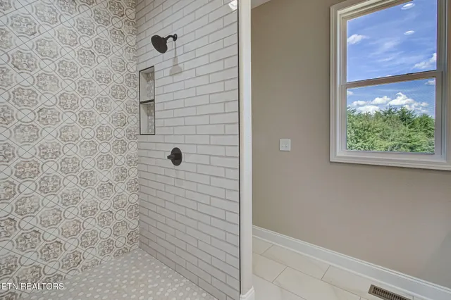 $799,900 | 164 Logans Bluff, Bean Station, TN 37708