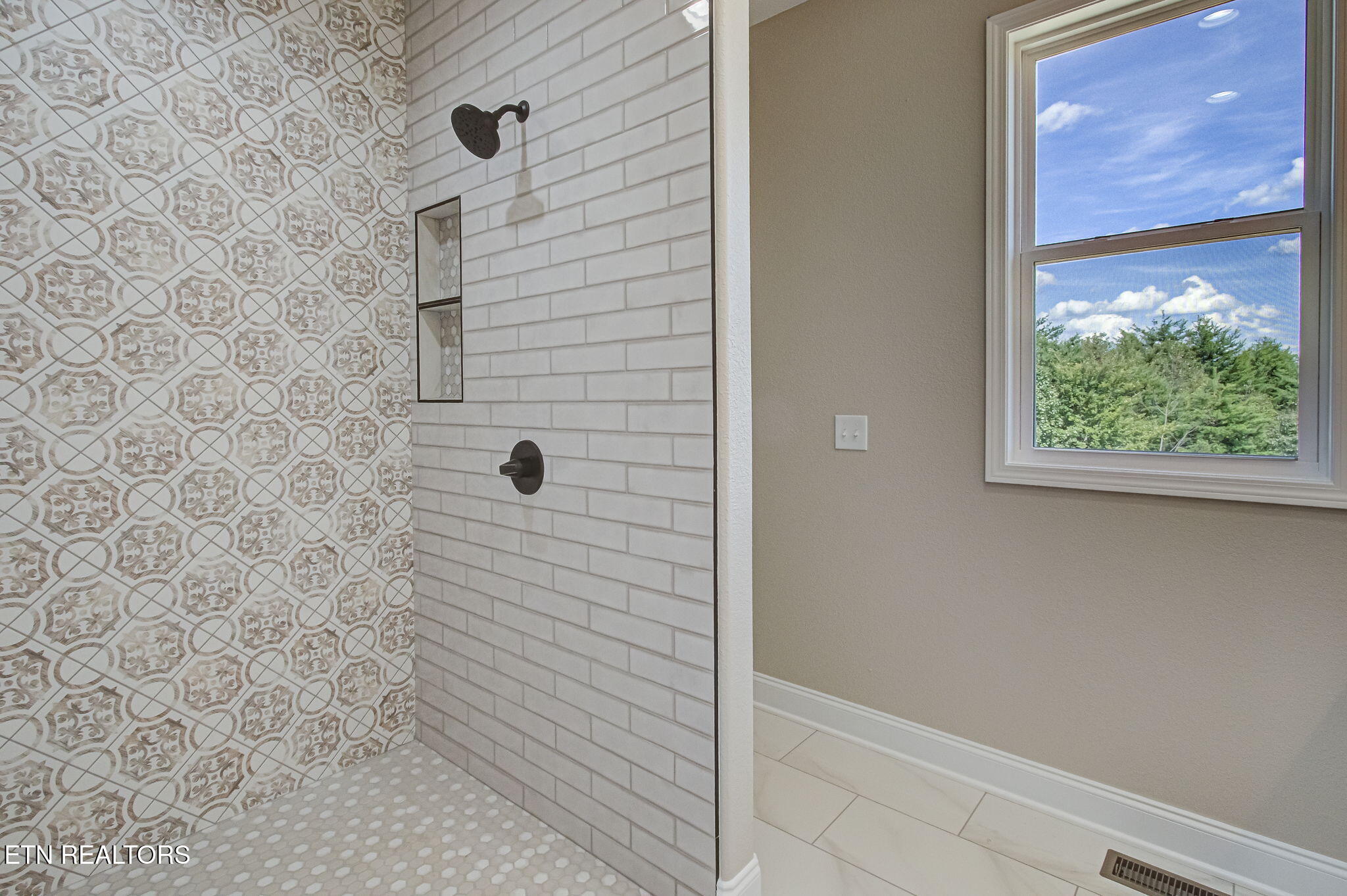 164 Logans Bluff Bean Station, TN 37708 - Photo 21 of 44 164 Lobans Bluff retake 21