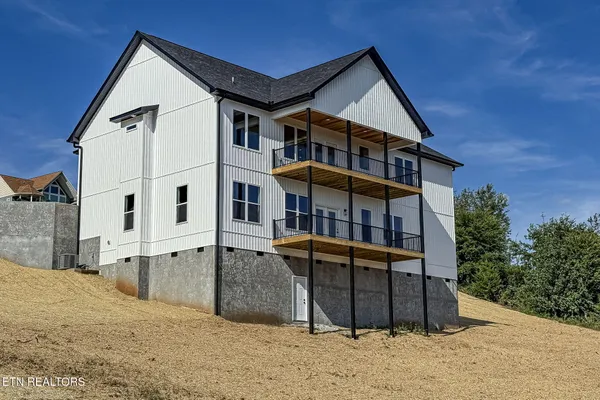 $799,900 | 164 Logans Bluff, Bean Station, TN 37708