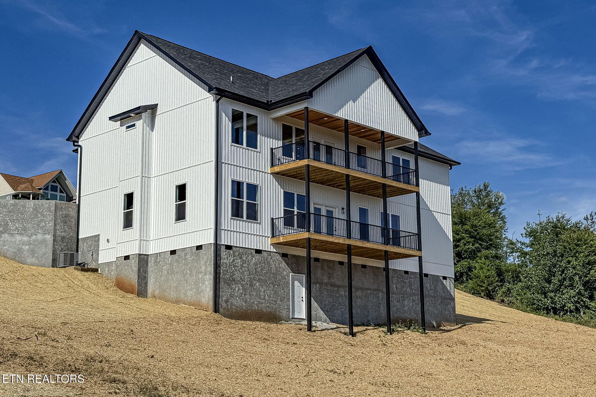 164 Logans Bluff Bean Station, TN 37708 - Photo 4 of 44 164 Lobans Bluff retake 3
