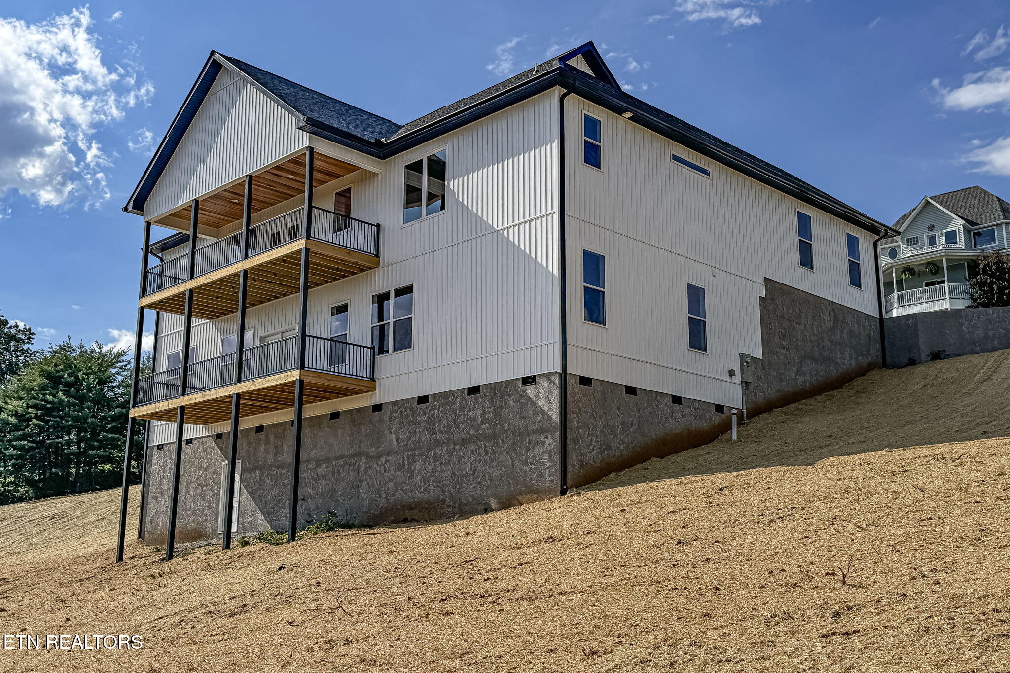 164 Logans Bluff Bean Station, TN 37708 - Photo 6 of 44 164 Lobans Bluff retake 5