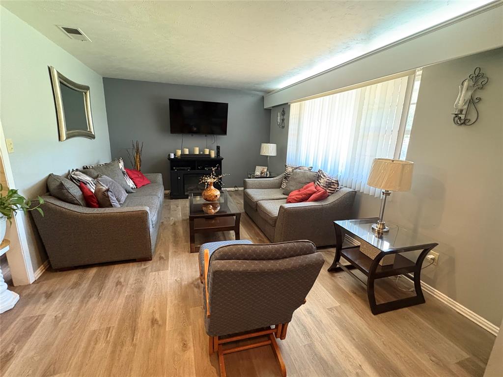 102 Shady Oak Road Keene, TX 76059 - Photo 5 of 27