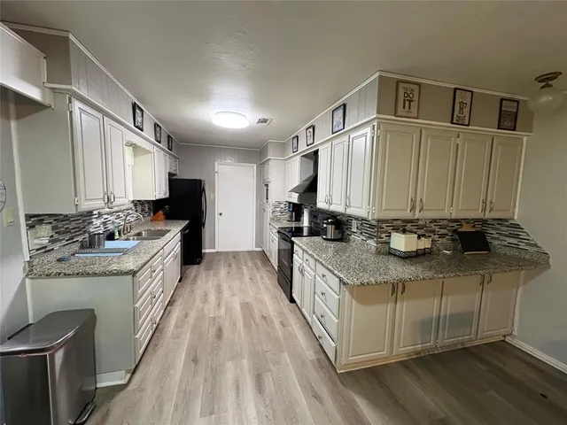 $289,999 | 102 Shady Oak Road, Keene, TX 76059