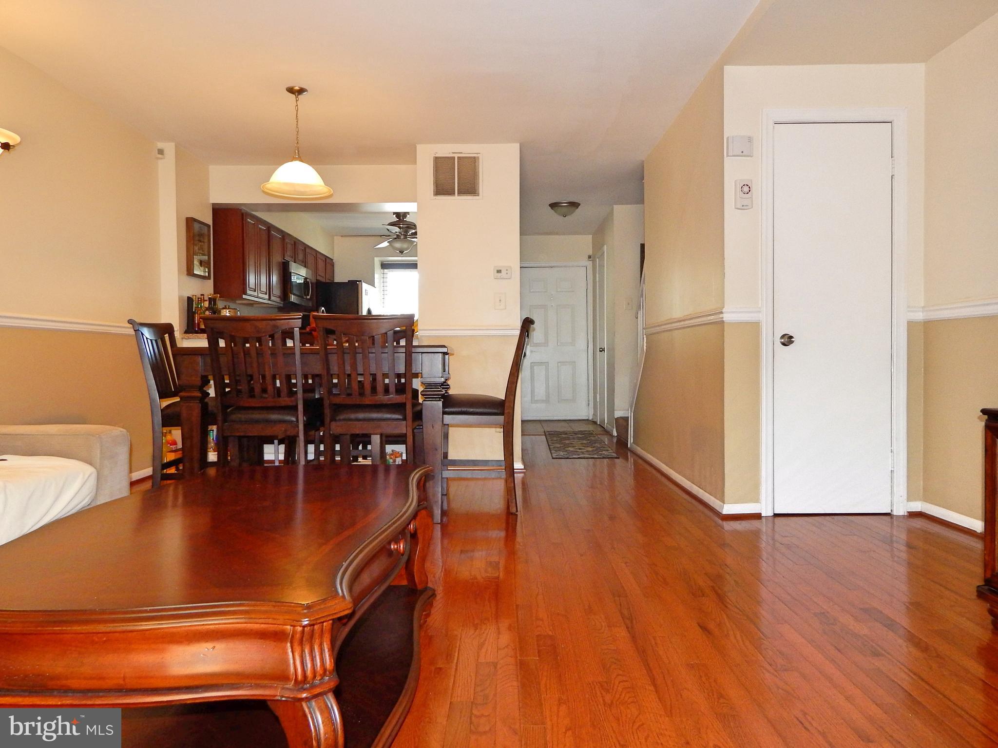 2408 Potterfield Road Baltimore, MD 21244 - Photo 14 of 30 Living Room