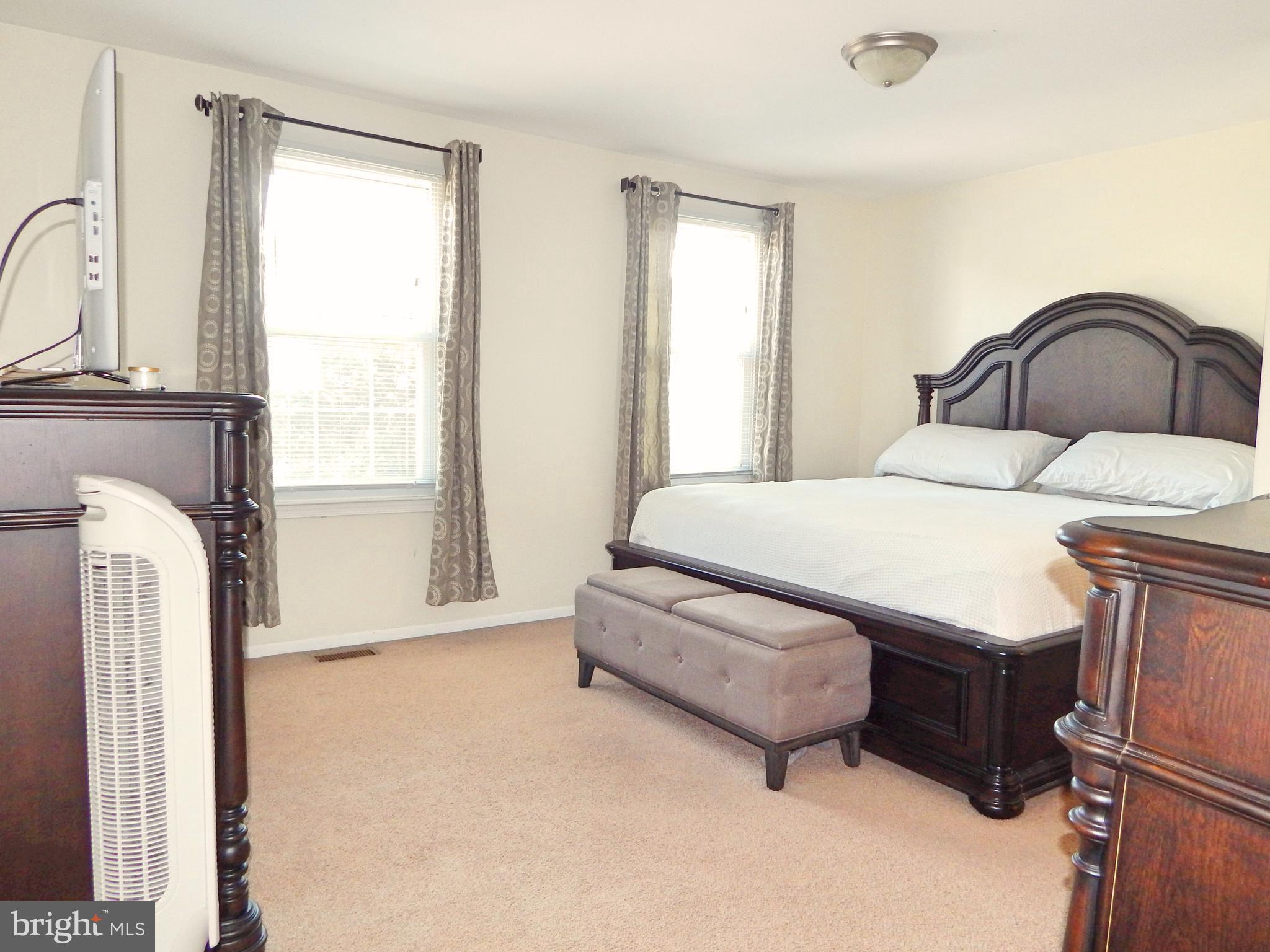 2408 Potterfield Road Baltimore, MD 21244 - Photo 18 of 30 King Sized Bed!