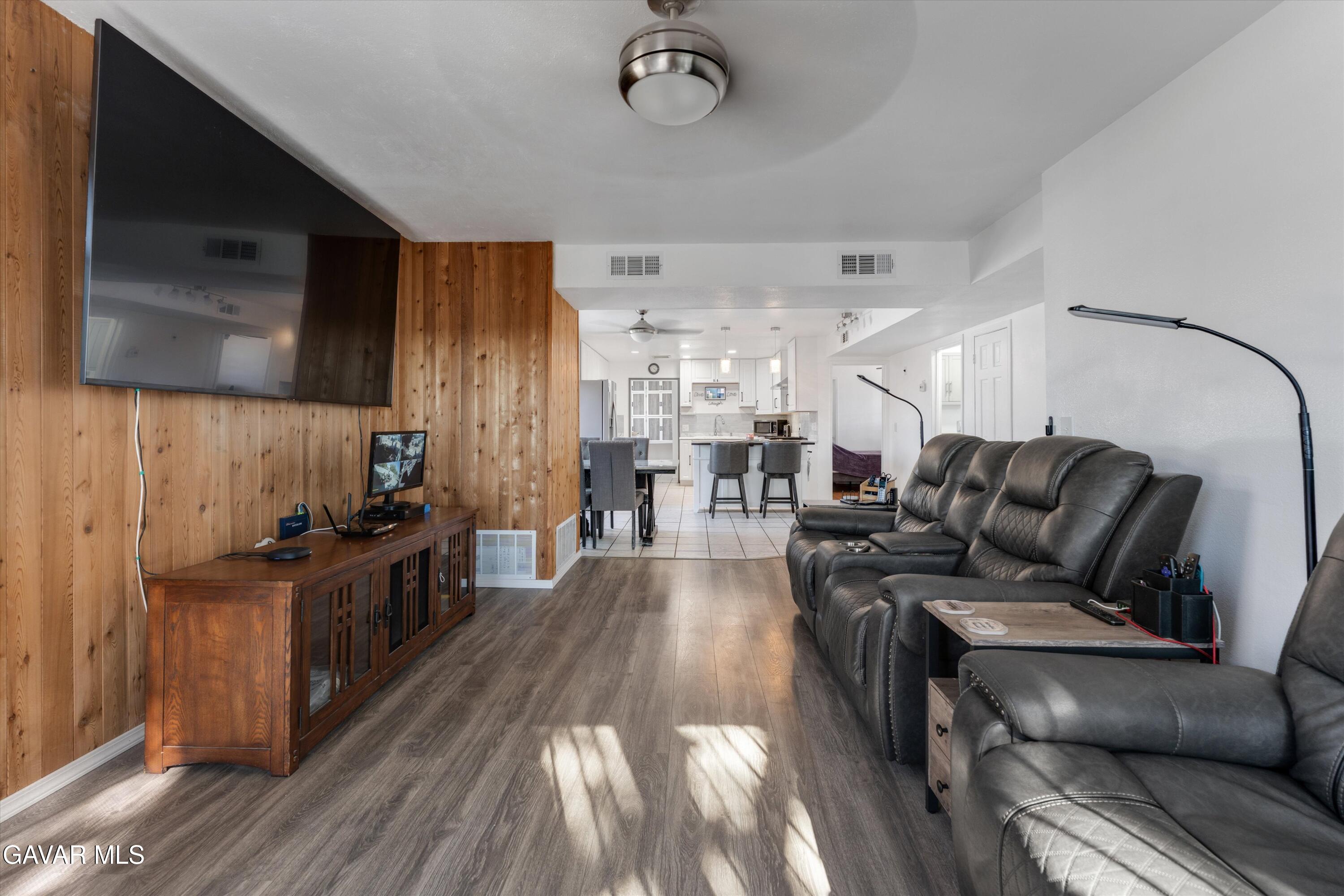 43014 7th Street East Lancaster, CA 93535 - Photo 4 of 36 08-DBC02679