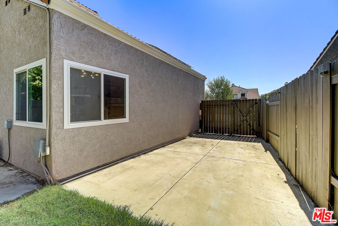 2137 Crosscreek Avenue Simi Valley, CA 93063 - Photo 30 of 31 a view of backyard with small space