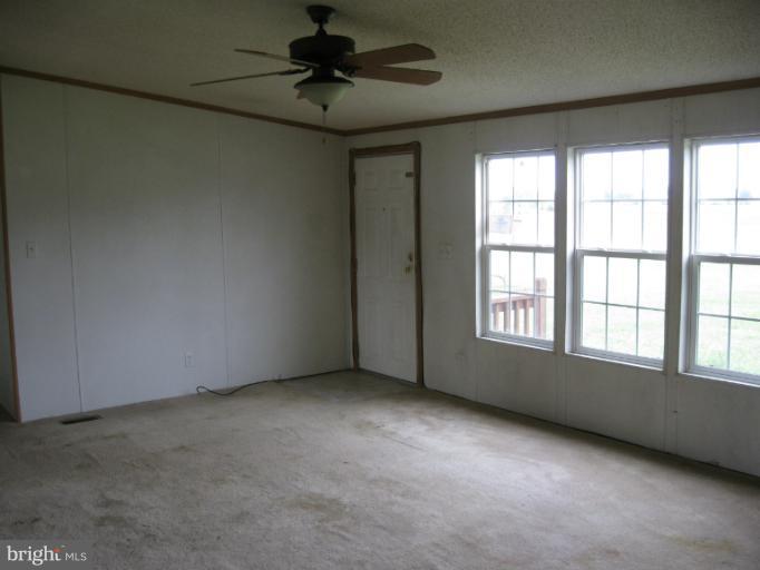 7412 Sumerduck Road Remington, VA 22734 - Photo 7 of 19 Living Room