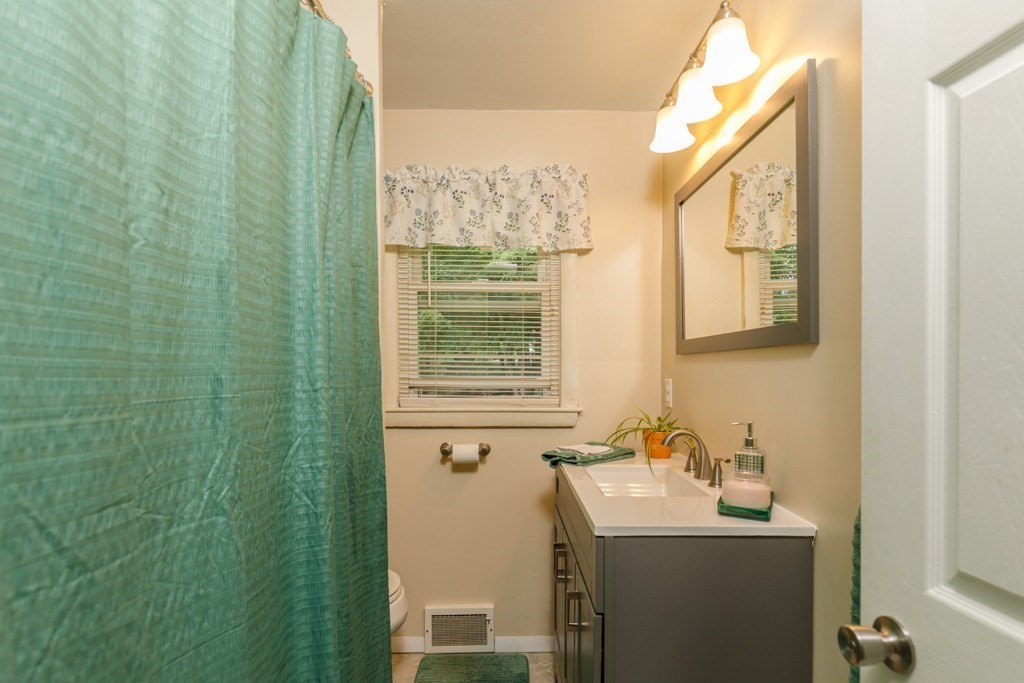 57 5th Street Gardner, MA 01440 - Photo 10 of 18