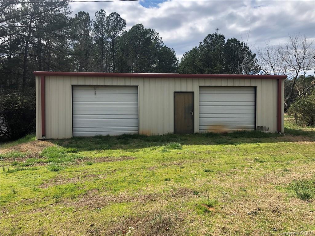 4701 Old Hickory Road Lancaster, SC 29720 - Photo 17 of 24 a backyard of a house