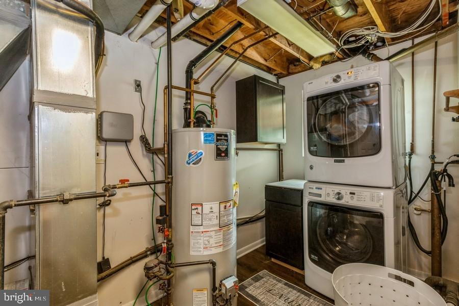 1008 London Circle Williamstown, NJ 08094 - Photo 19 of 25 a bathroom with a toilet mirror and vanity