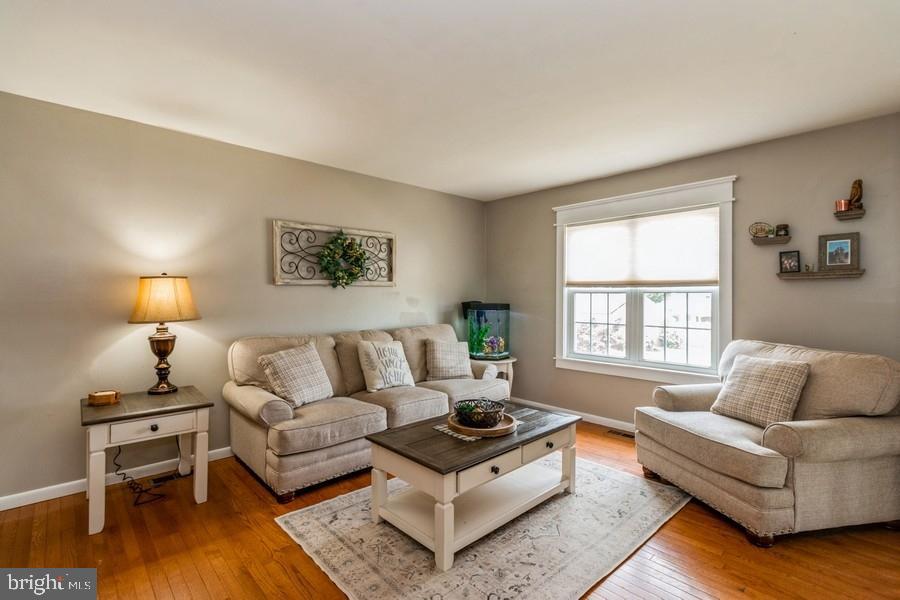 1008 London Circle Williamstown, NJ 08094 - Photo 4 of 25 a living room with furniture a rug and a window