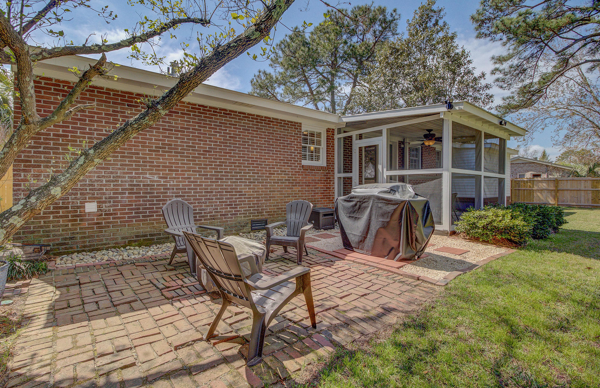 1058 Harbor View Road Charleston, SC 29412 - Photo 32 of 45 31