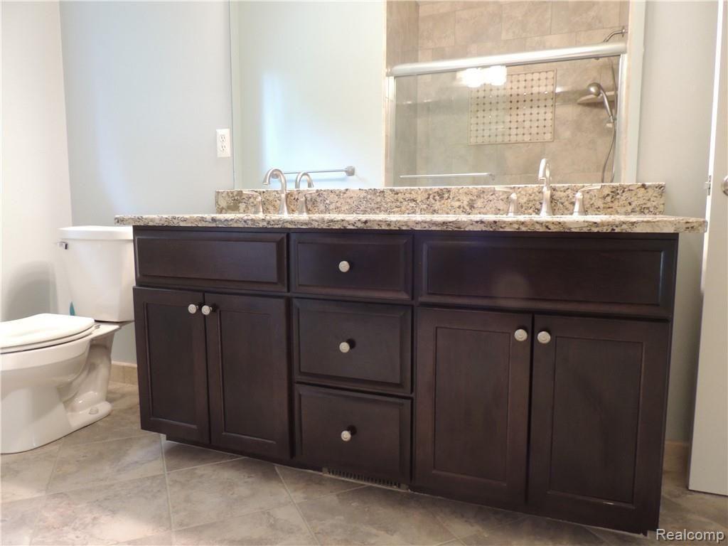 2463 Ashford Rochester Hills, MI 48306 - Photo 12 of 18
