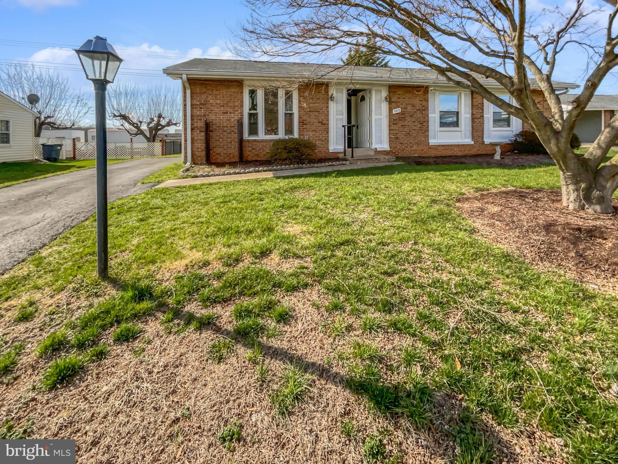 723 North York Road Sterling, VA 20164 - Photo 1 of 42 Gallery Image 1
