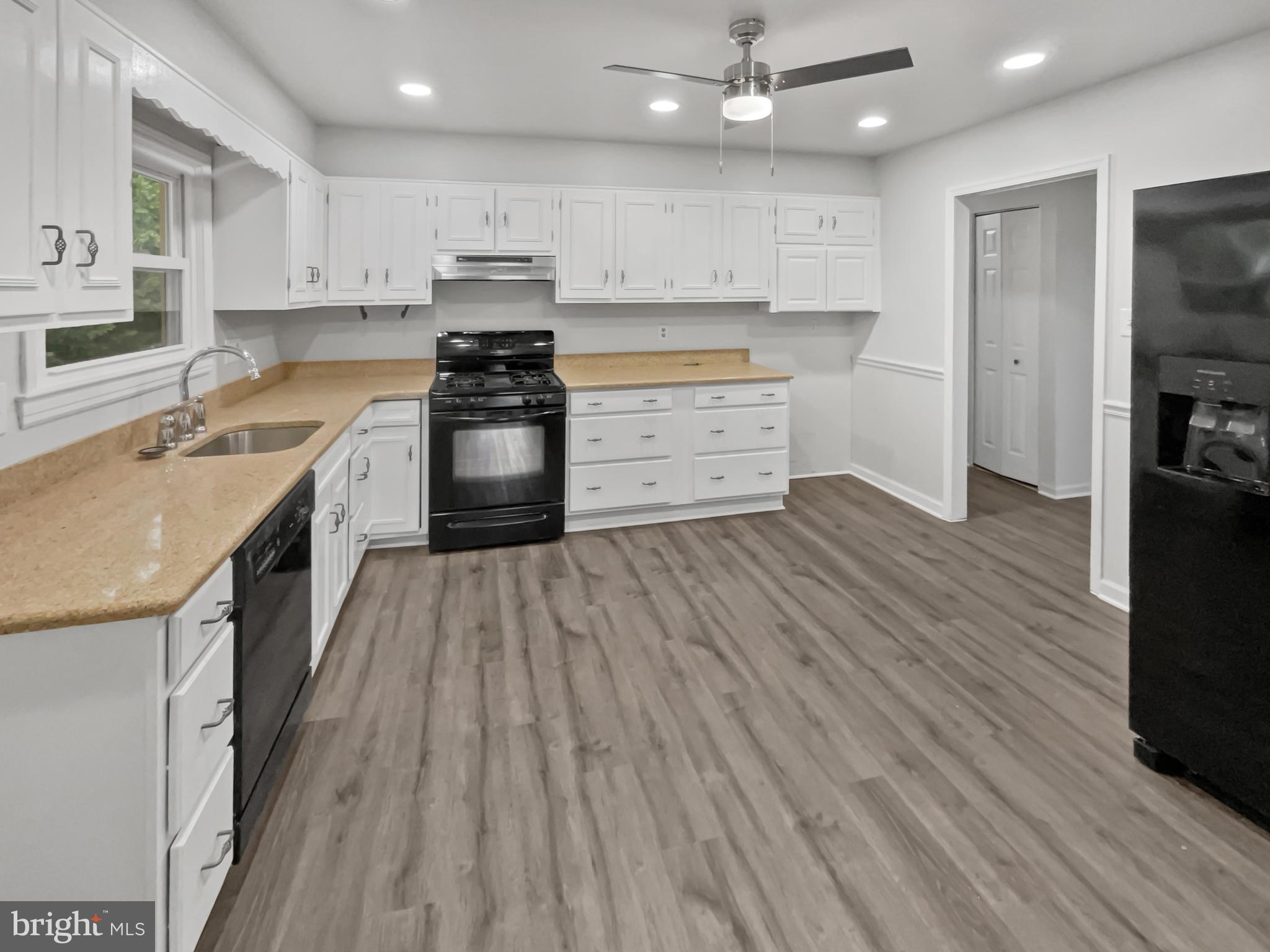 723 North York Road Sterling, VA 20164 - Photo 19 of 42 Gallery Image 19