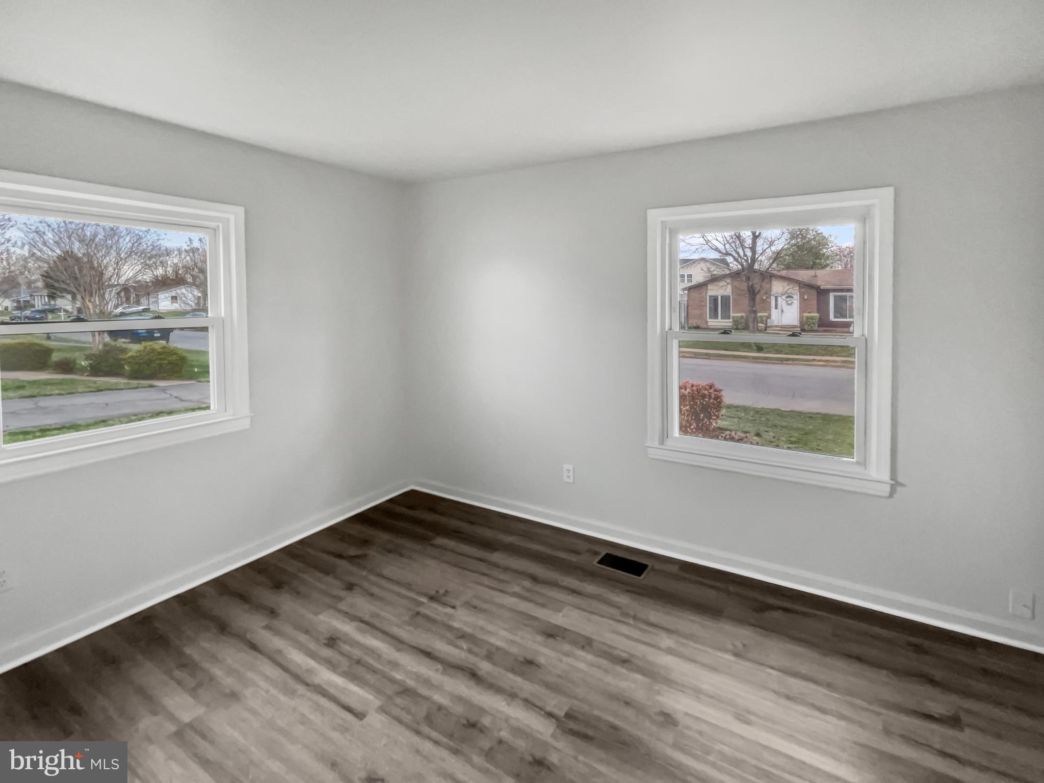 723 North York Road Sterling, VA 20164 - Photo 38 of 42 Gallery Image 38