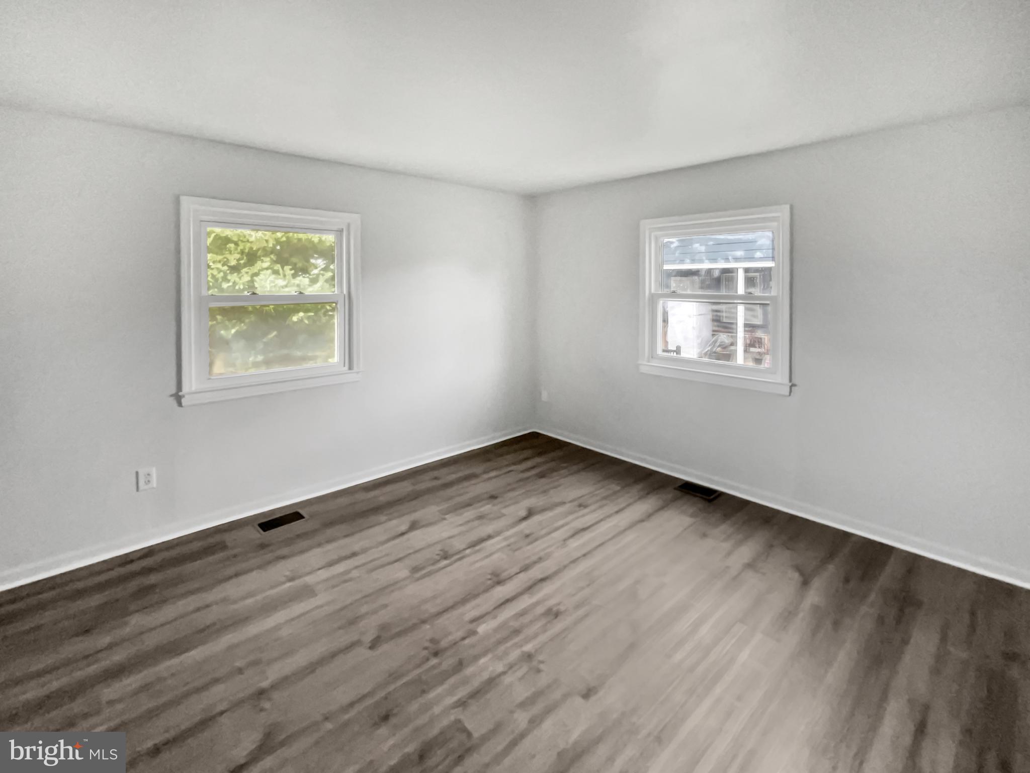 723 North York Road Sterling, VA 20164 - Photo 5 of 42 Gallery Image 5