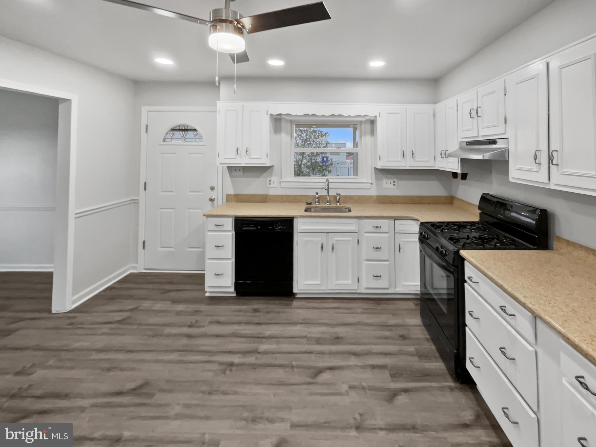 723 North York Road Sterling, VA 20164 - Photo 6 of 42 Gallery Image 6