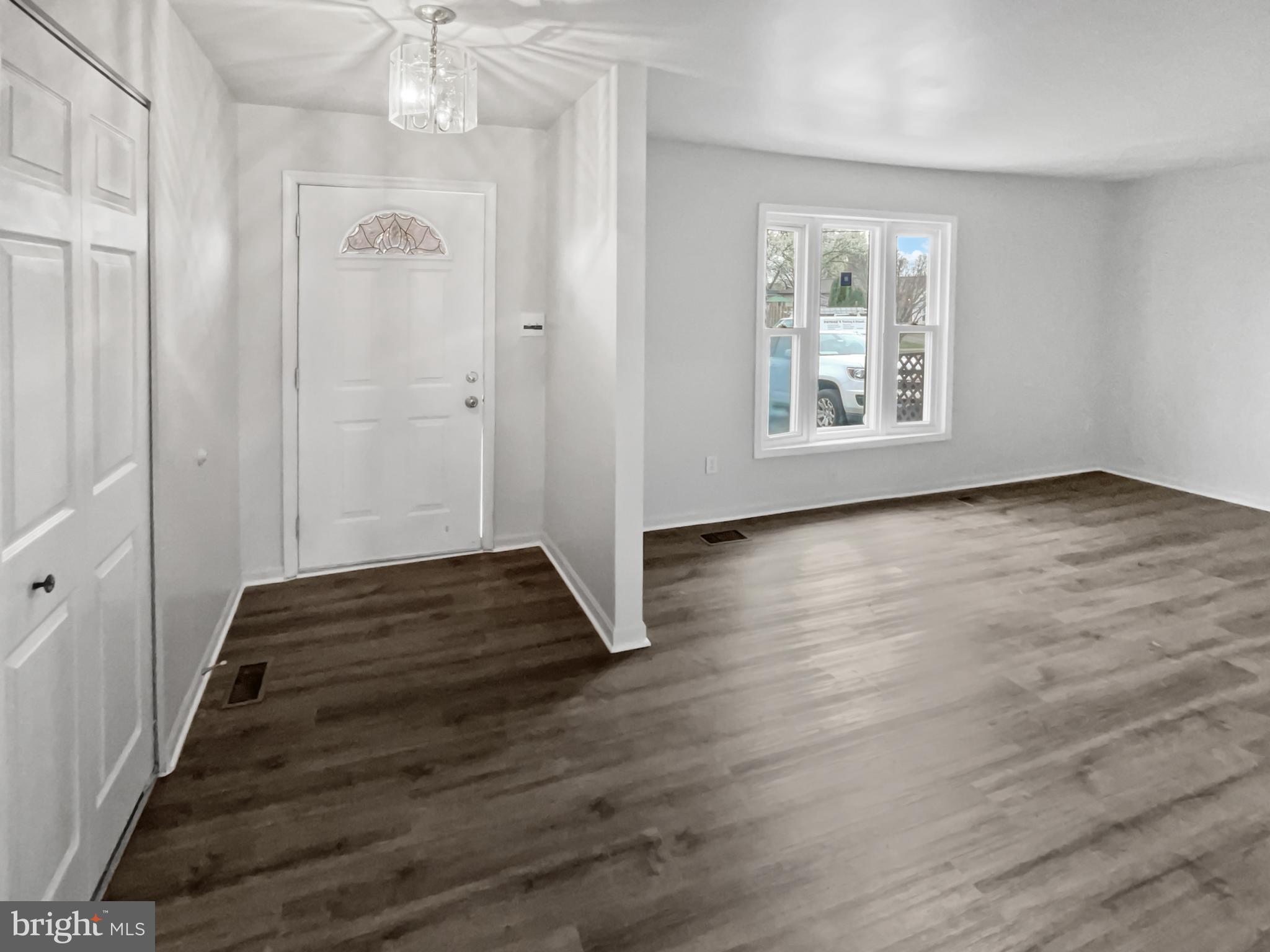 723 North York Road Sterling, VA 20164 - Photo 10 of 42 Gallery Image 10