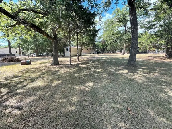 $1,950 | 279 County Road 3849, Wills Point, TX 75169