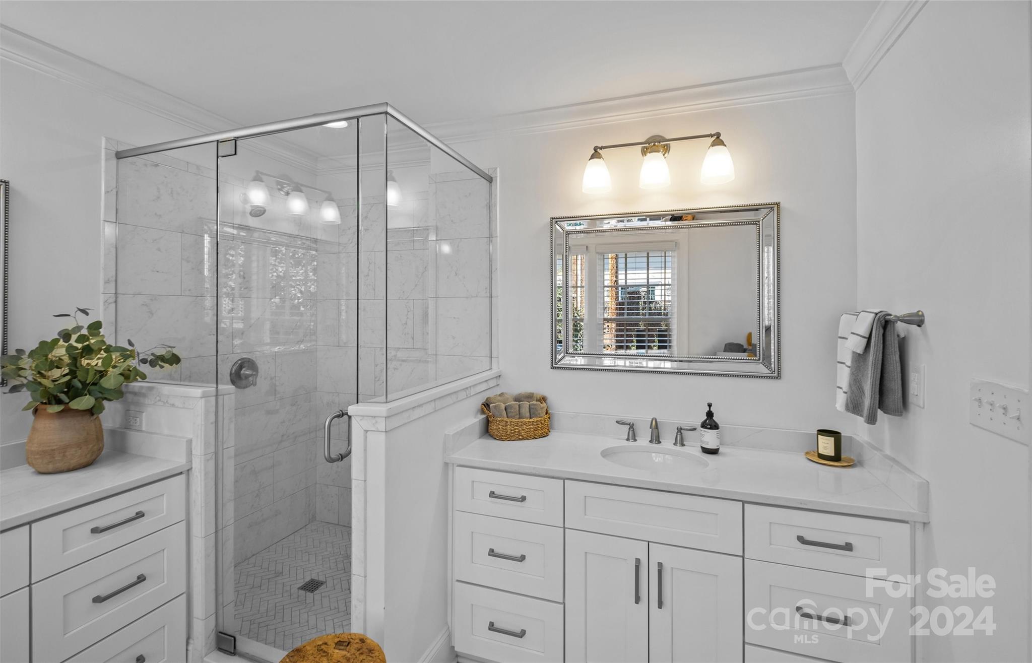 2326 Croydon Road Charlotte, NC 28207 - Photo 24 of 44 a bathroom with a sink vanity granite and a mirror