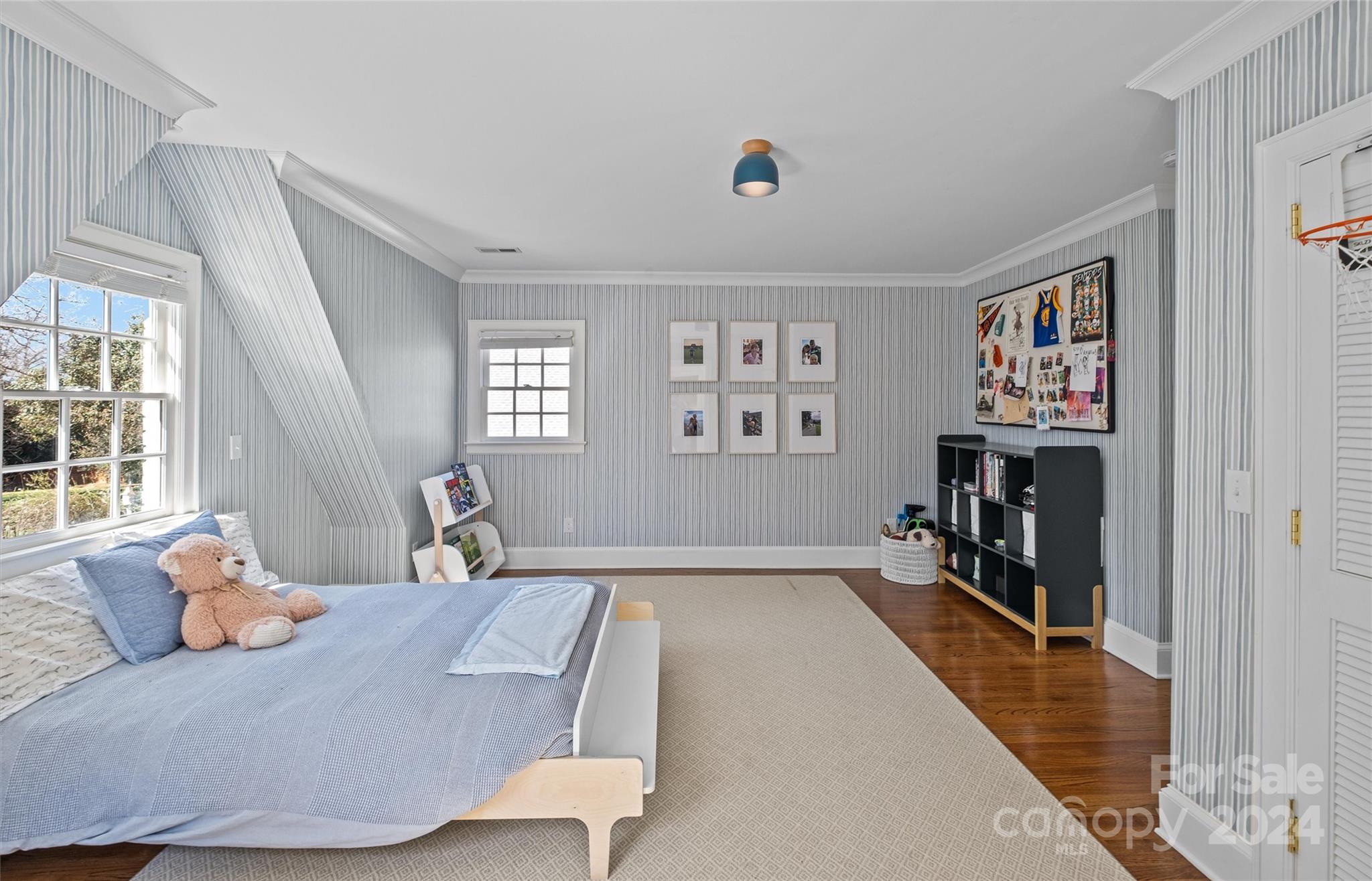 2326 Croydon Road Charlotte, NC 28207 - Photo 32 of 44 a living room with furniture and window