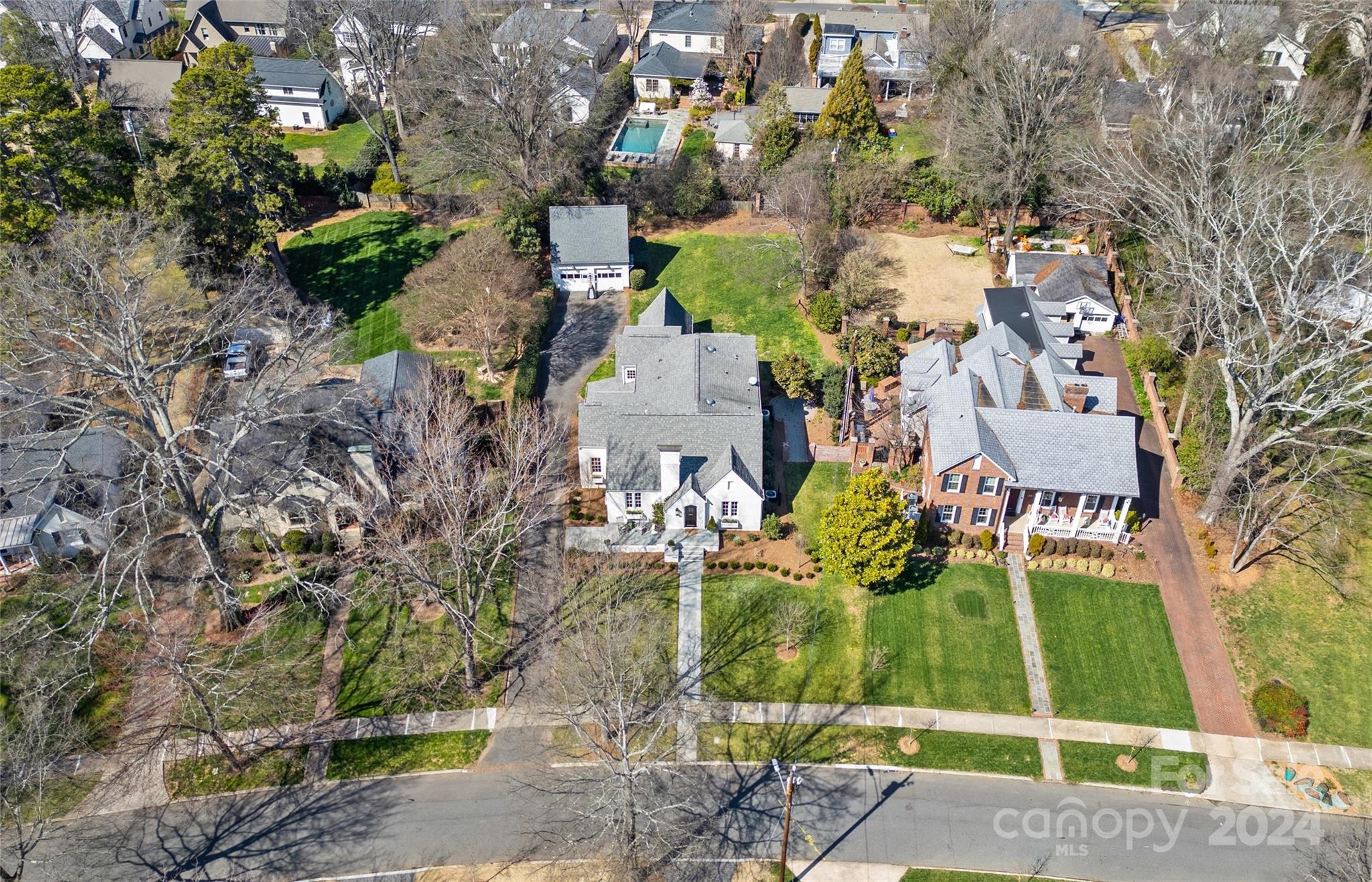 2326 Croydon Road Charlotte, NC 28207 - Photo 40 of 44 an aerial view of a house with a yard