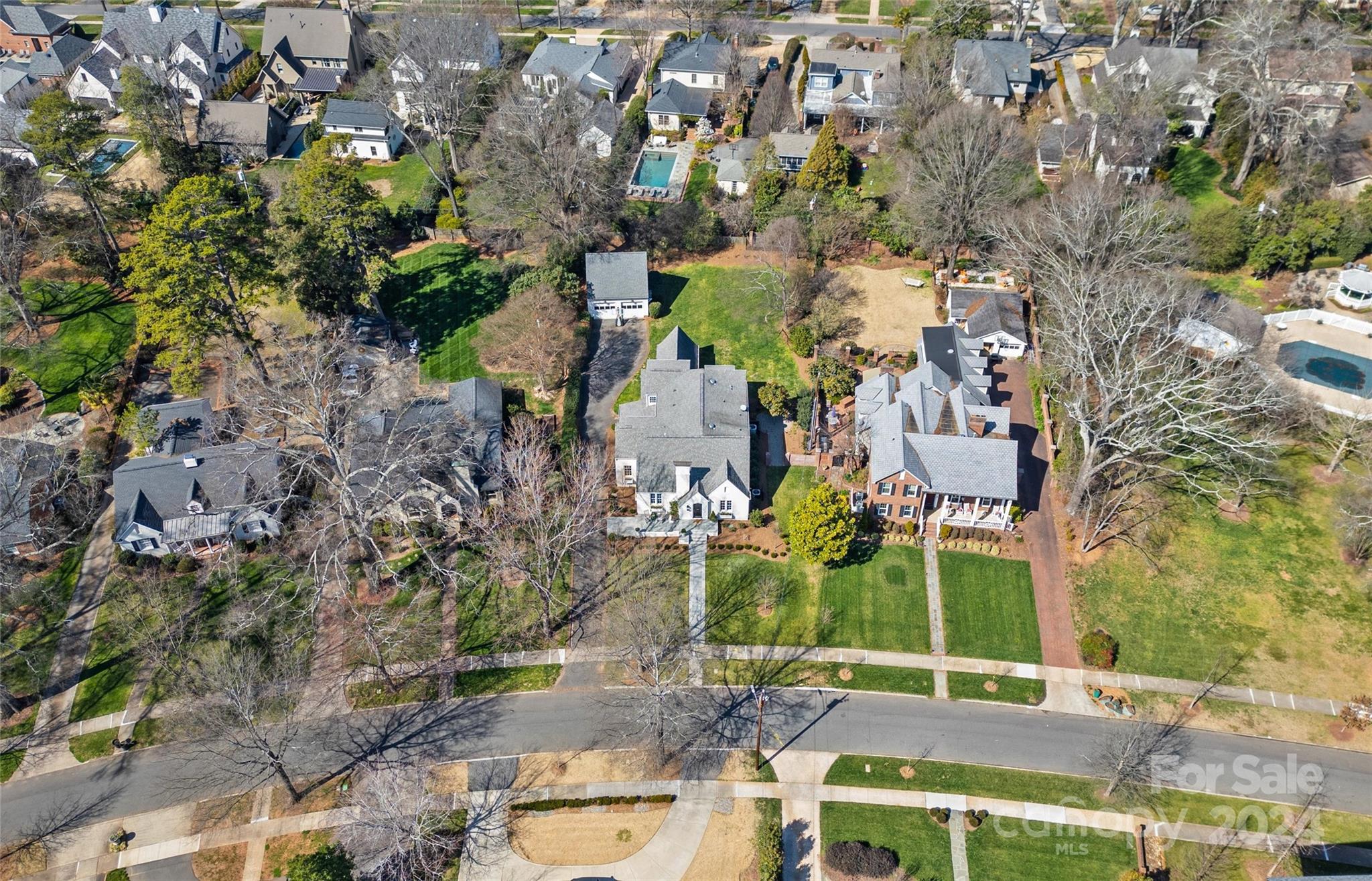 2326 Croydon Road Charlotte, NC 28207 - Photo 41 of 44 an aerial view of multiple house