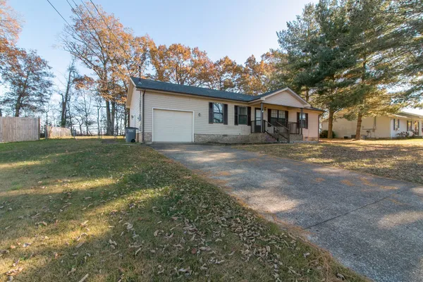 $1,350 | 113 Oak Tree Drive, Oak Grove, KY 42262