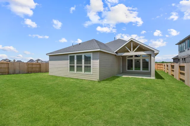 $380,700 | 112 Black Hickory Drive, Hempstead, TX 77445