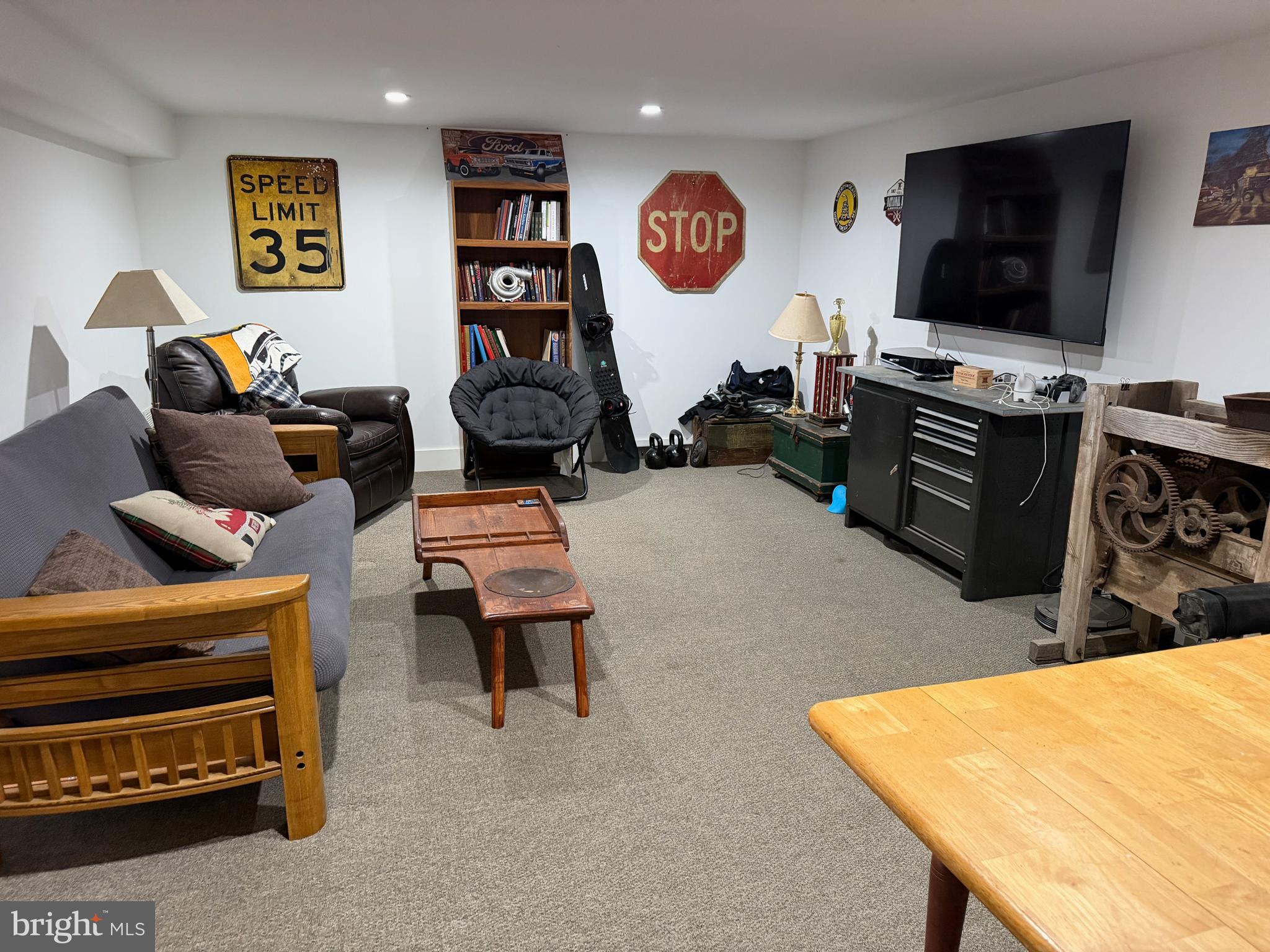 943 Sackettsford Road Warminster, PA 18974 - Photo 20 of 28 a living room with furniture and a flat screen tv