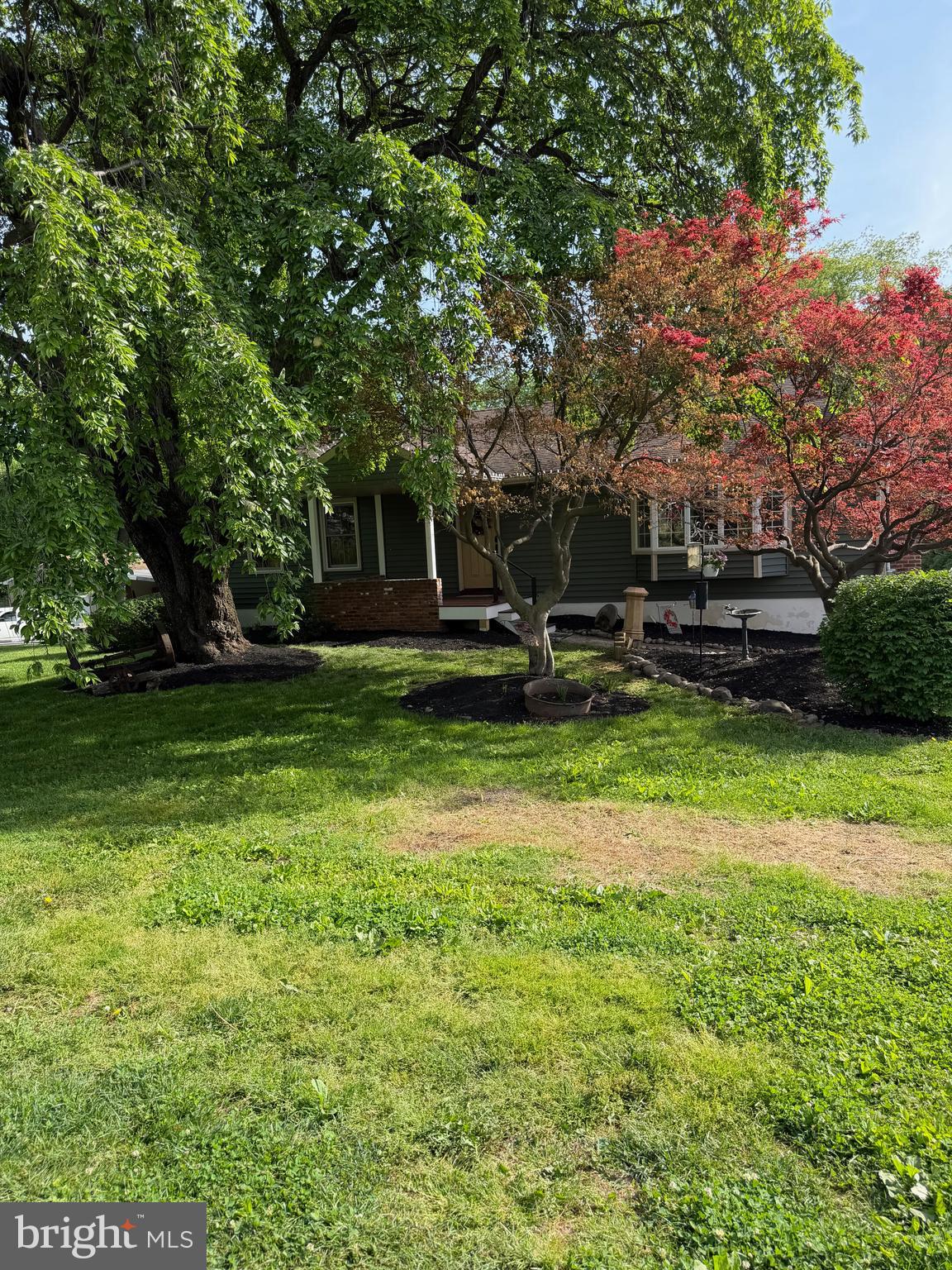 943 Sackettsford Road Warminster, PA 18974 - Photo 25 of 28 a backyard of a house with lots of green space