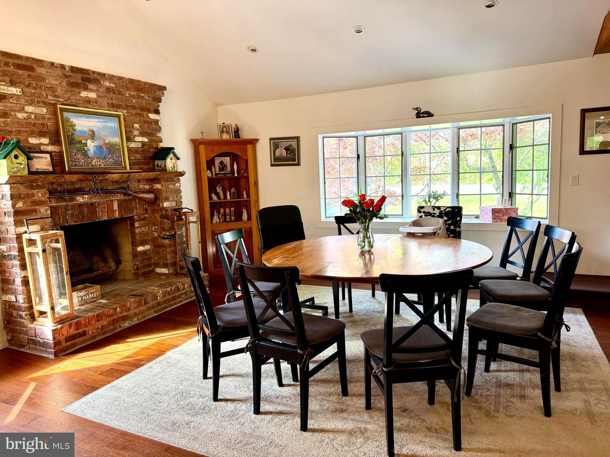 943 Sackettsford Road Warminster, PA 18974 - Photo 5 of 28 a view of a dining room with furniture