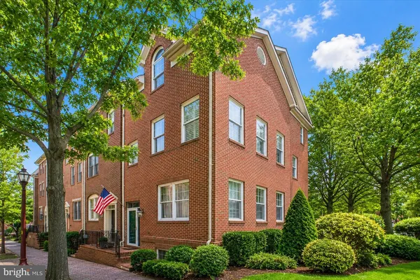 $6,500 | 1328 North Cleveland Street, Arlington, VA 22201