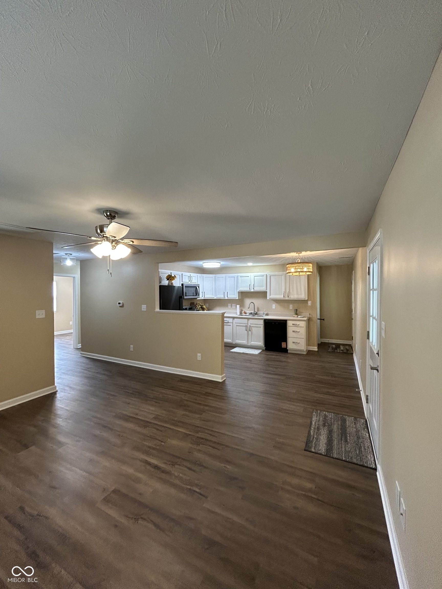 5240 Chisolm Trail Indianapolis, IN 46237 - Photo 3 of 24