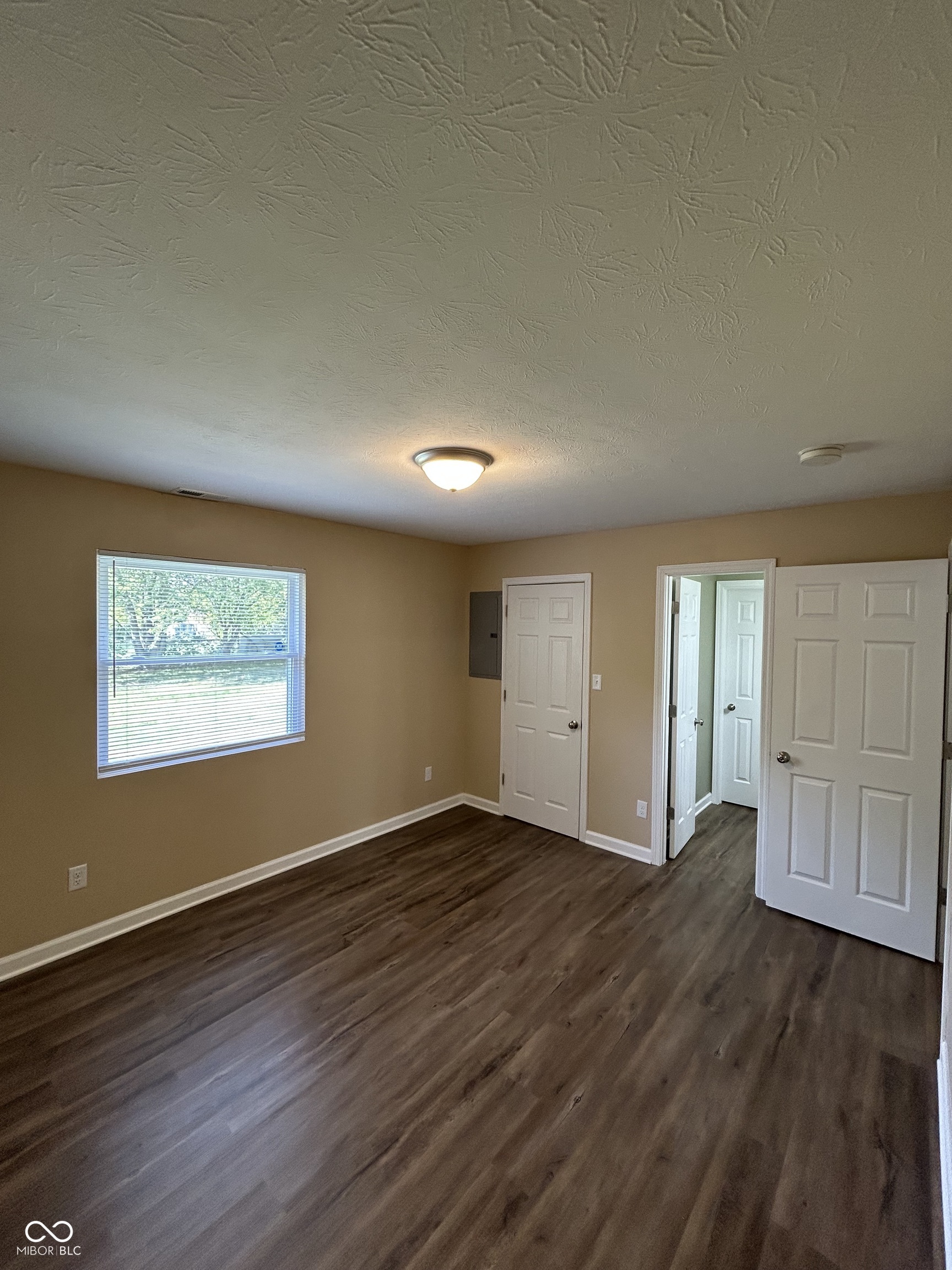 5240 Chisolm Trail Indianapolis, IN 46237 - Photo 8 of 24