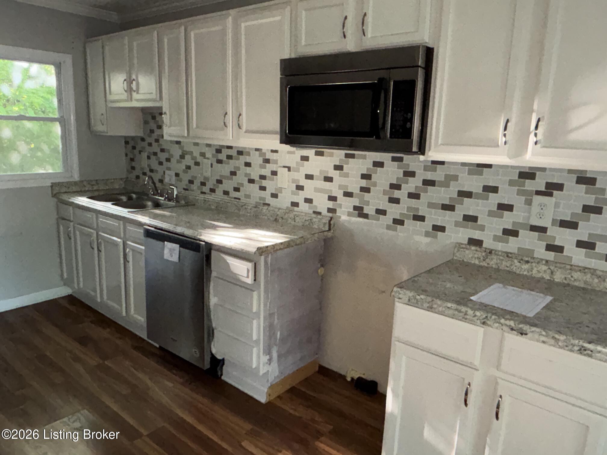4300 Ronda Avenue Louisville, KY 40216 - Photo 4 of 15 Kitchen