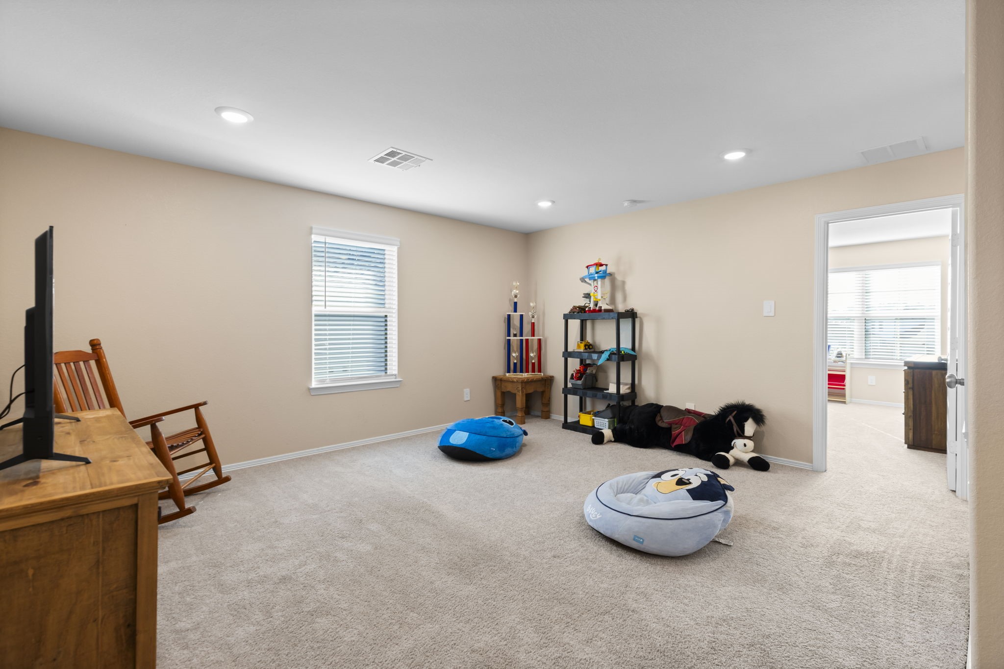 14499 Sunny Bend Way Conroe, TX 77303 - Photo 19 of 41 a room with furniture and a flat screen tv