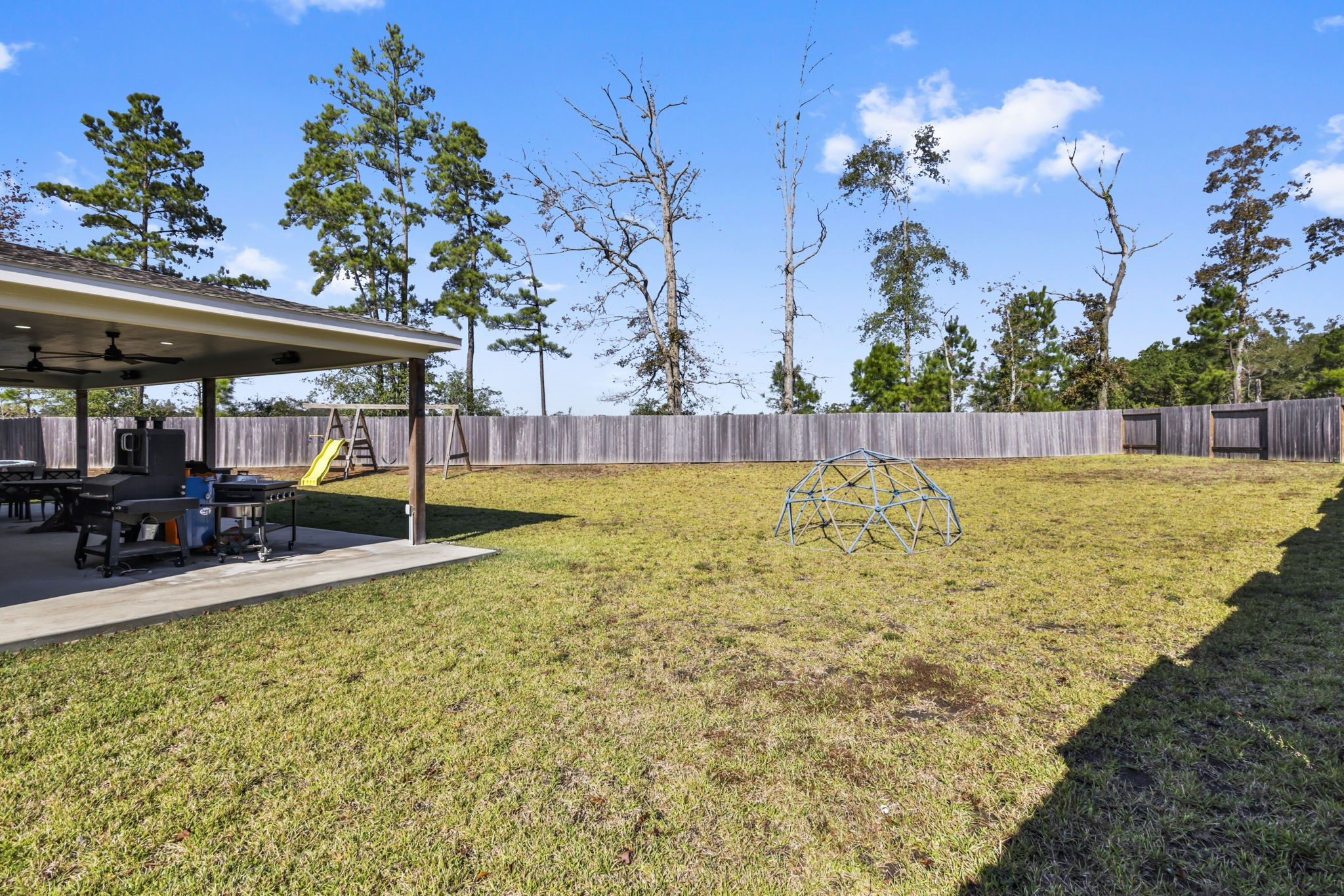 14499 Sunny Bend Way Conroe, TX 77303 - Photo 40 of 41 a view of a swimming pool with an outdoor seating and a yard